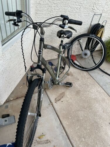 Trek Navigator 3.0 - Fresh Stock Dated December 2025