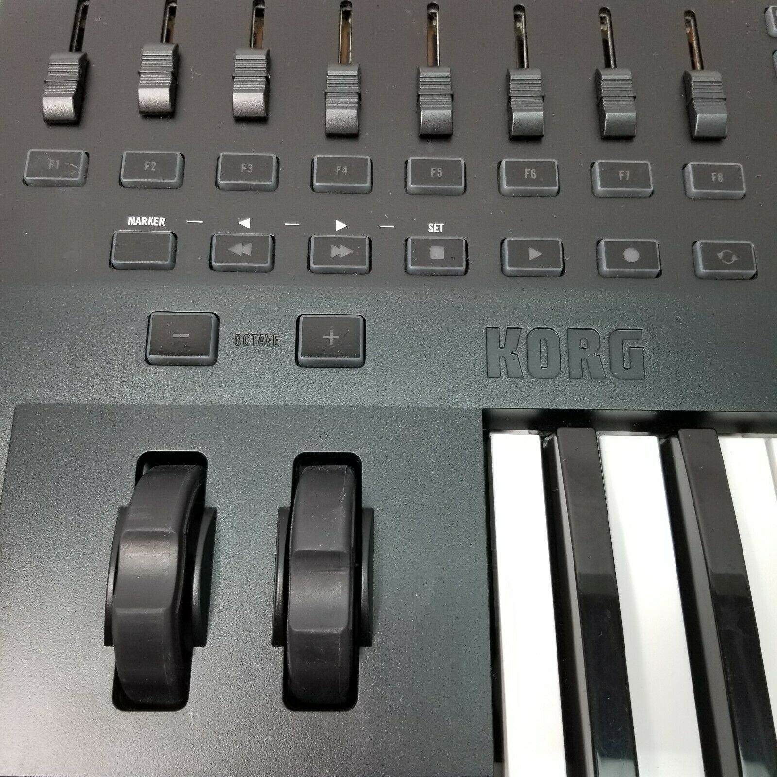 KORG taktile-25 USB Controller MIDI 25-Key DAW/Synthesizer Keyboard w/cable - Fresh Stock Dated December 2025