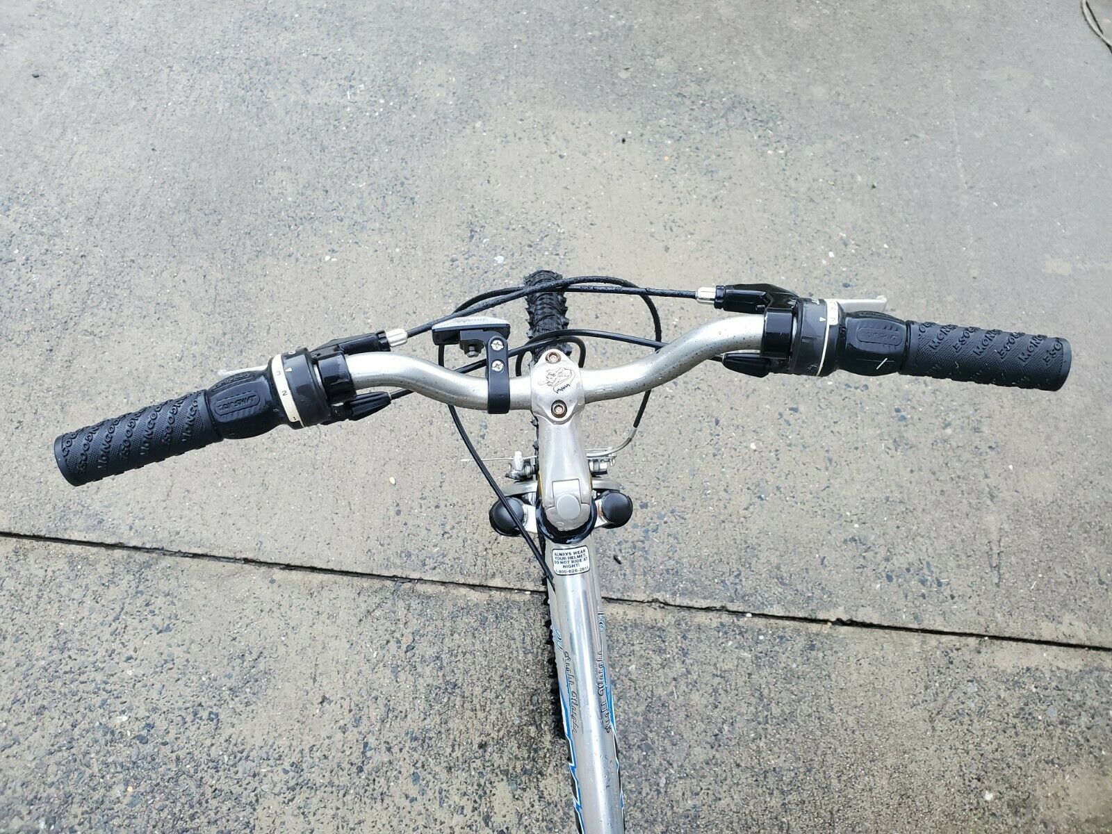 Mongoose MGX Mountain Bicycle 21 Speed - Fresh Stock Dated December 2025