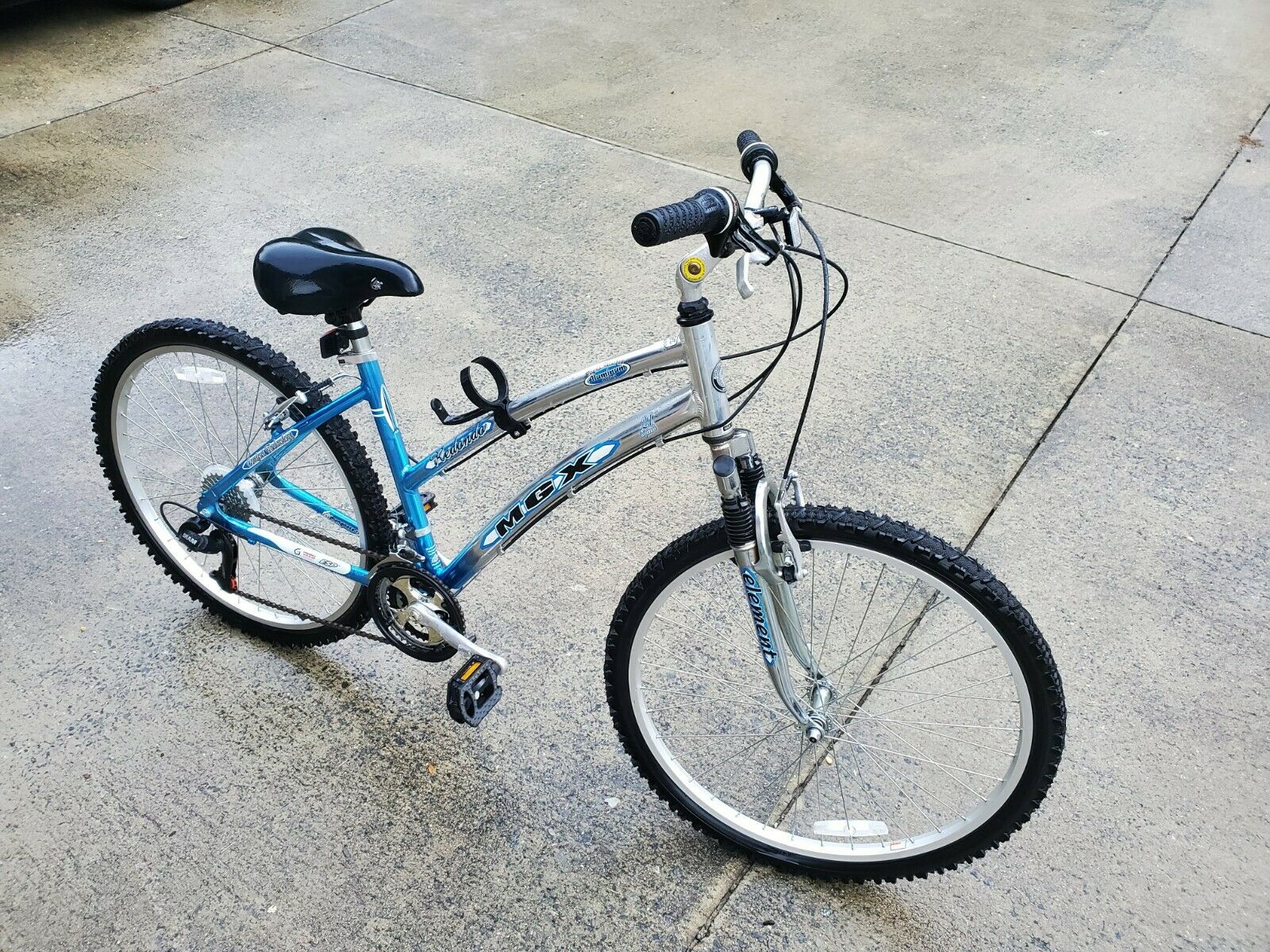 Mongoose MGX Mountain Bicycle 21 Speed - Fresh Stock Dated December 2025