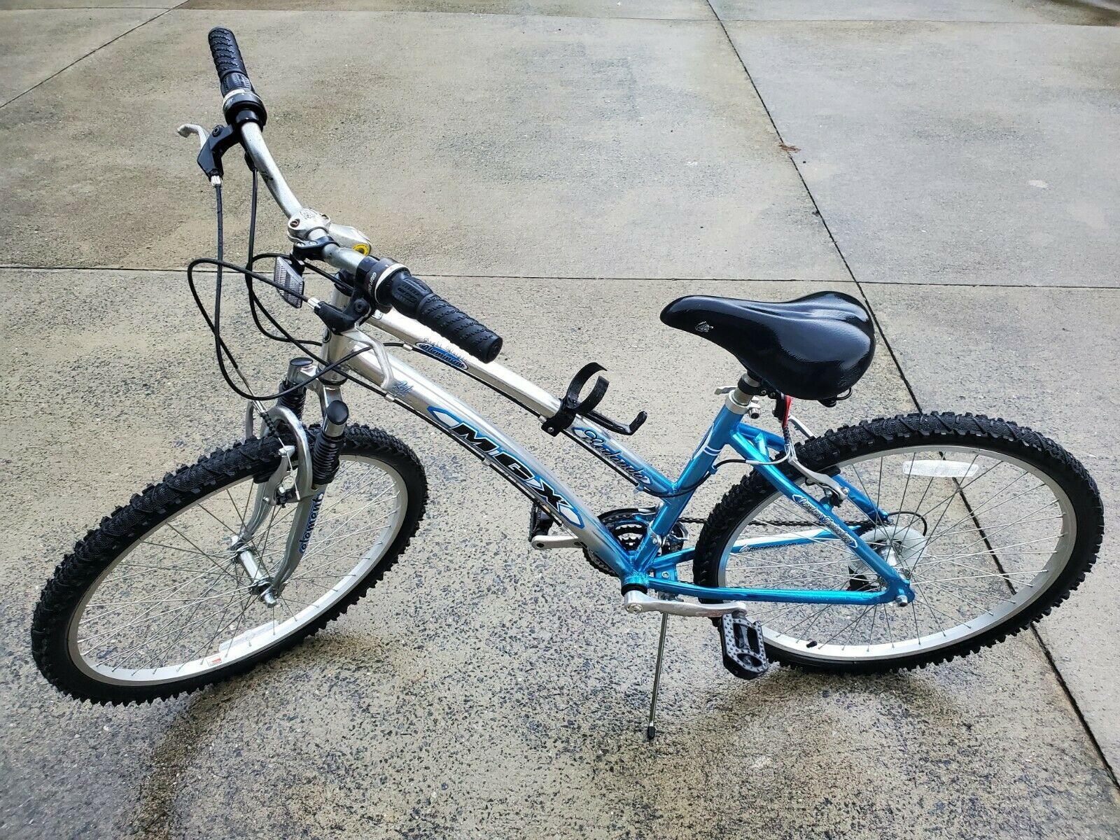 Mongoose MGX Mountain Bicycle 21 Speed - Fresh Stock Dated December 2025