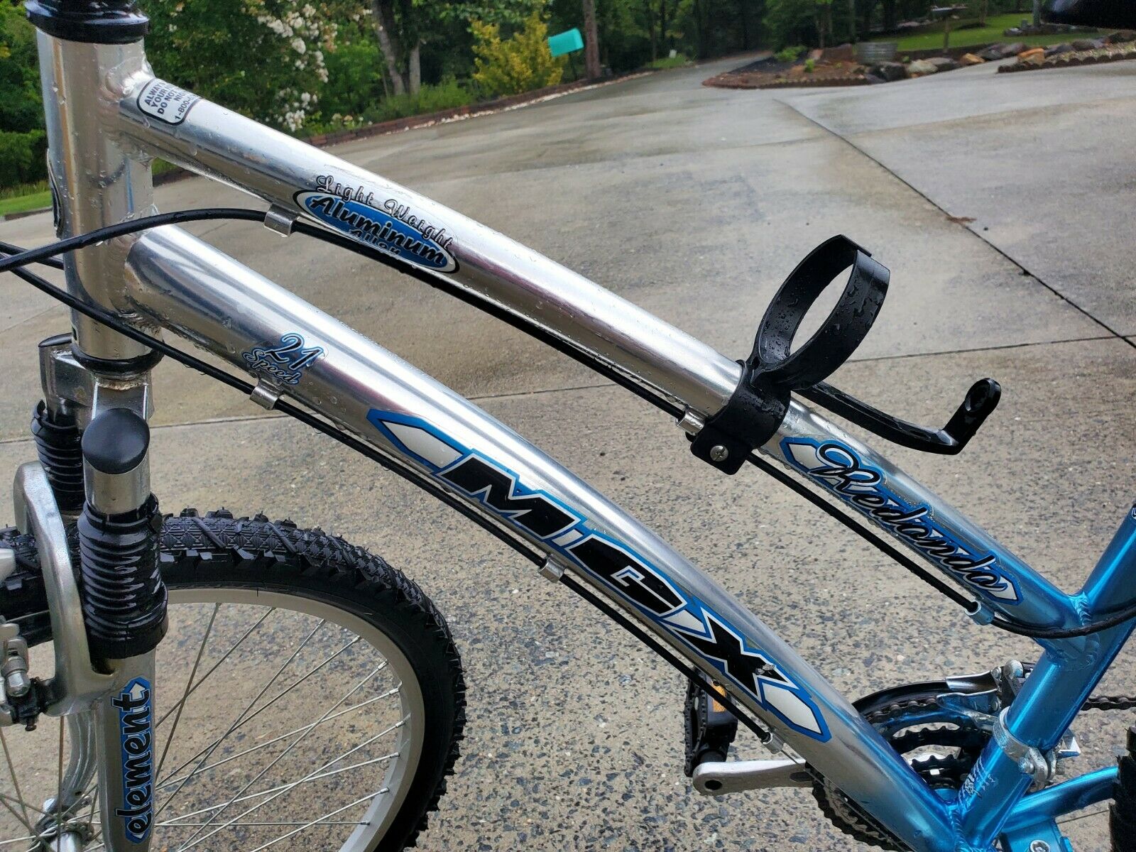 Mongoose MGX Mountain Bicycle 21 Speed - Fresh Stock Dated December 2025