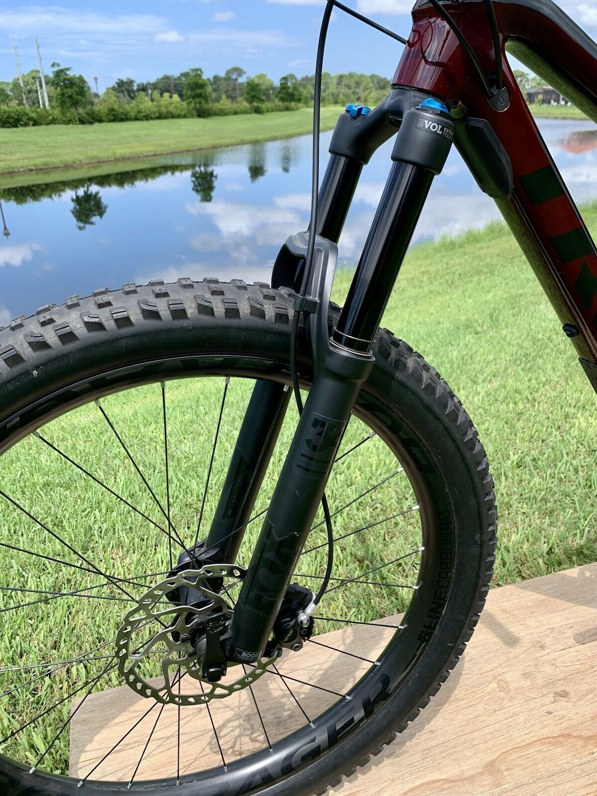 2019 Trek Fuel EX 9.8, 17.5”, 650b+/27.5” Upgraded Line Carbon 40 Wheels - Fresh Stock Dated December 2025