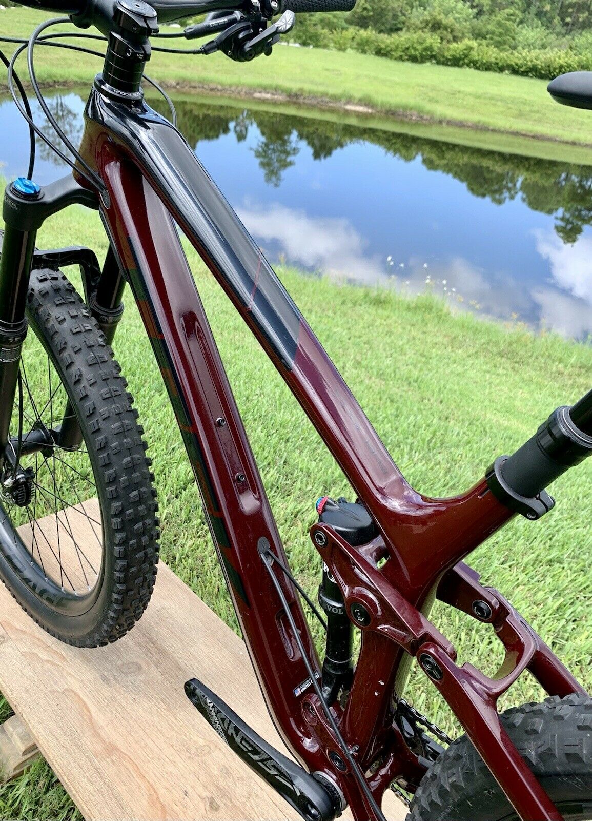 2019 Trek Fuel EX 9.8, 17.5”, 650b+/27.5” Upgraded Line Carbon 40 Wheels - Fresh Stock Dated December 2025