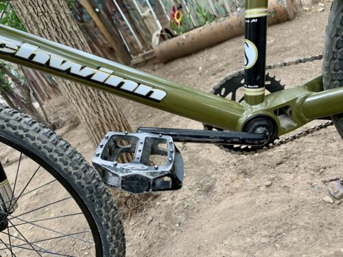 Schwinn Pro Stock 3 Cruiser 24” BMX Racing Bike - Fresh Stock Dated December 2025