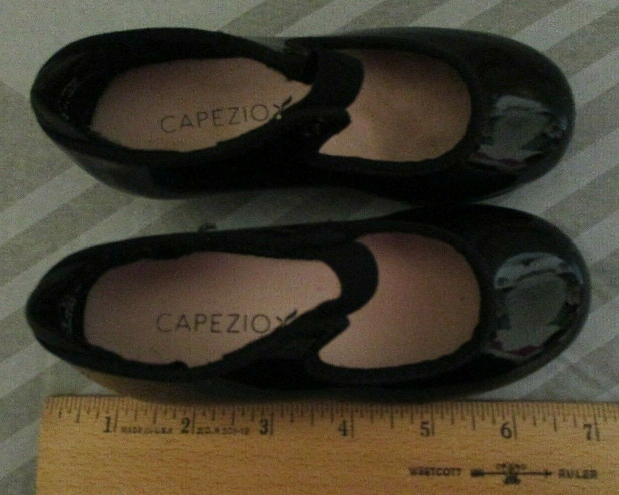 Capezio Black Faux Patent TELE TONE Mary Jane Shoes Girls Size 7.5 M - Fresh Stock Dated December 2025
