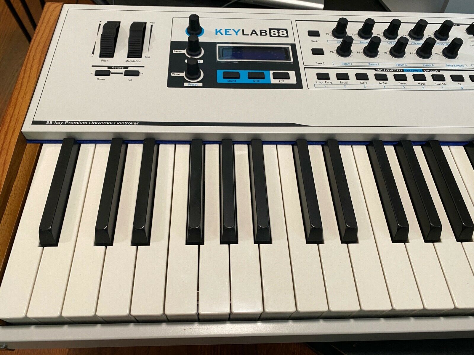 Arturia keylab 88 Midi Controller with Arturia V collection of software for free - Fresh Stock Dated December 2025