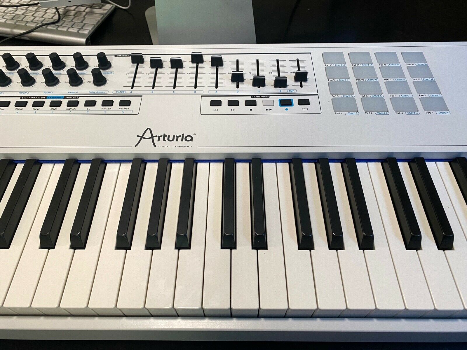 Arturia keylab 88 Midi Controller with Arturia V collection of software for free - Fresh Stock Dated December 2025