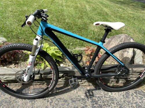 Small 15.5” Carbon hard tail Mountain Bike Sub 20 Weight weenie XT King Stans - Fresh Stock Dated December 2025