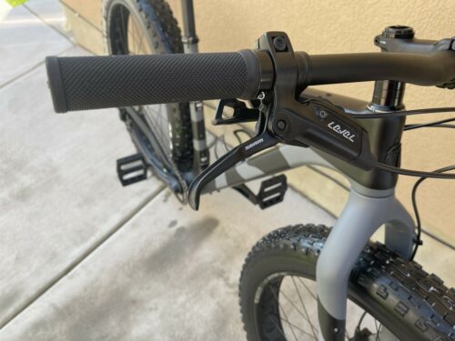 Salsa Beargrease Carbon 27.5 - Fresh Stock Dated December 2025