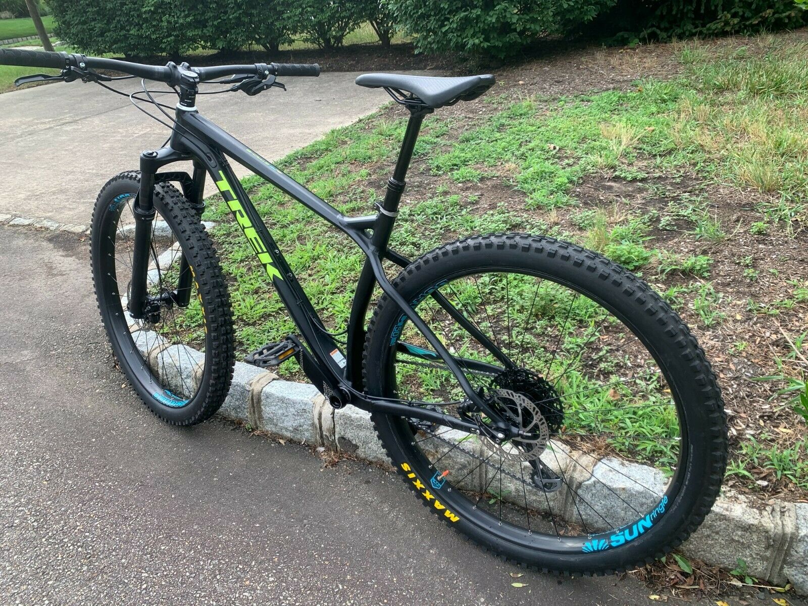 MOUNTAIN BIKE TREK STACHE BLACK Size M/L 18.5