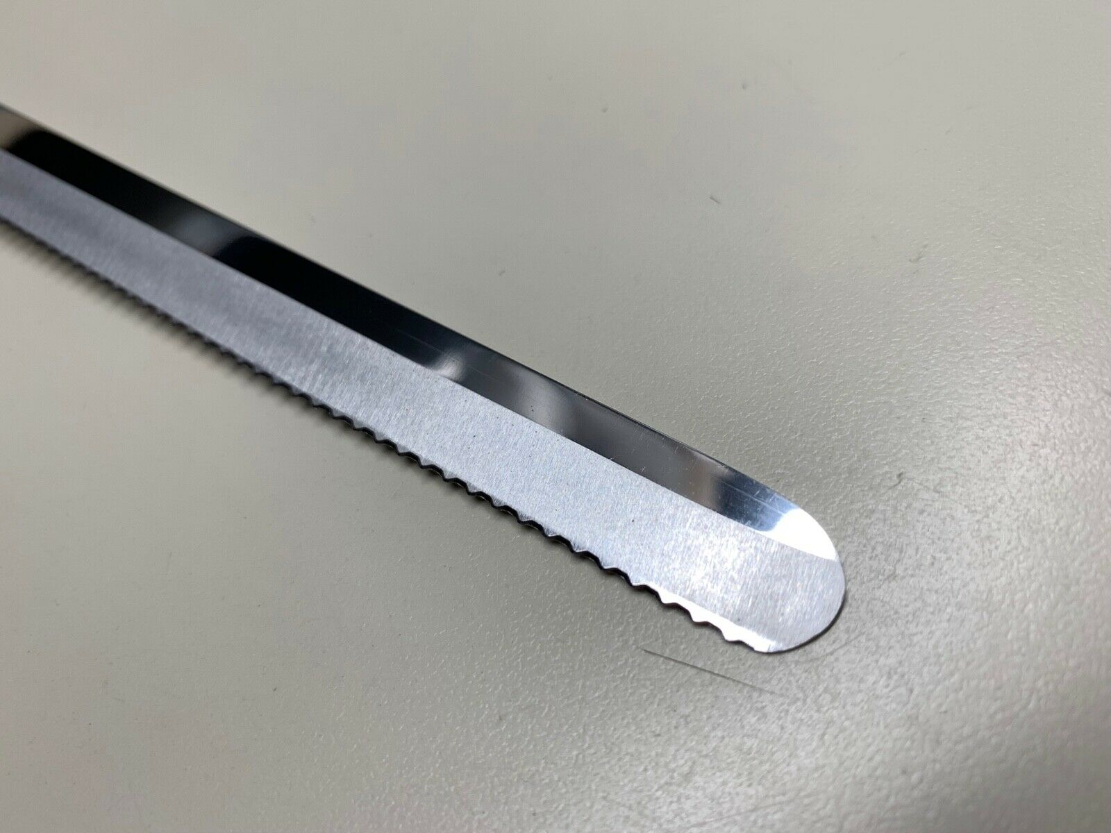 CUTCO classic 1724 slicer knife USA made *NICE* - Fresh Stock Dated January 2026