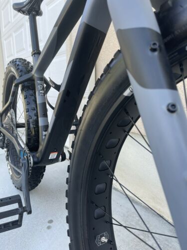 Salsa Beargrease Carbon 27.5 - Fresh Stock Dated December 2025