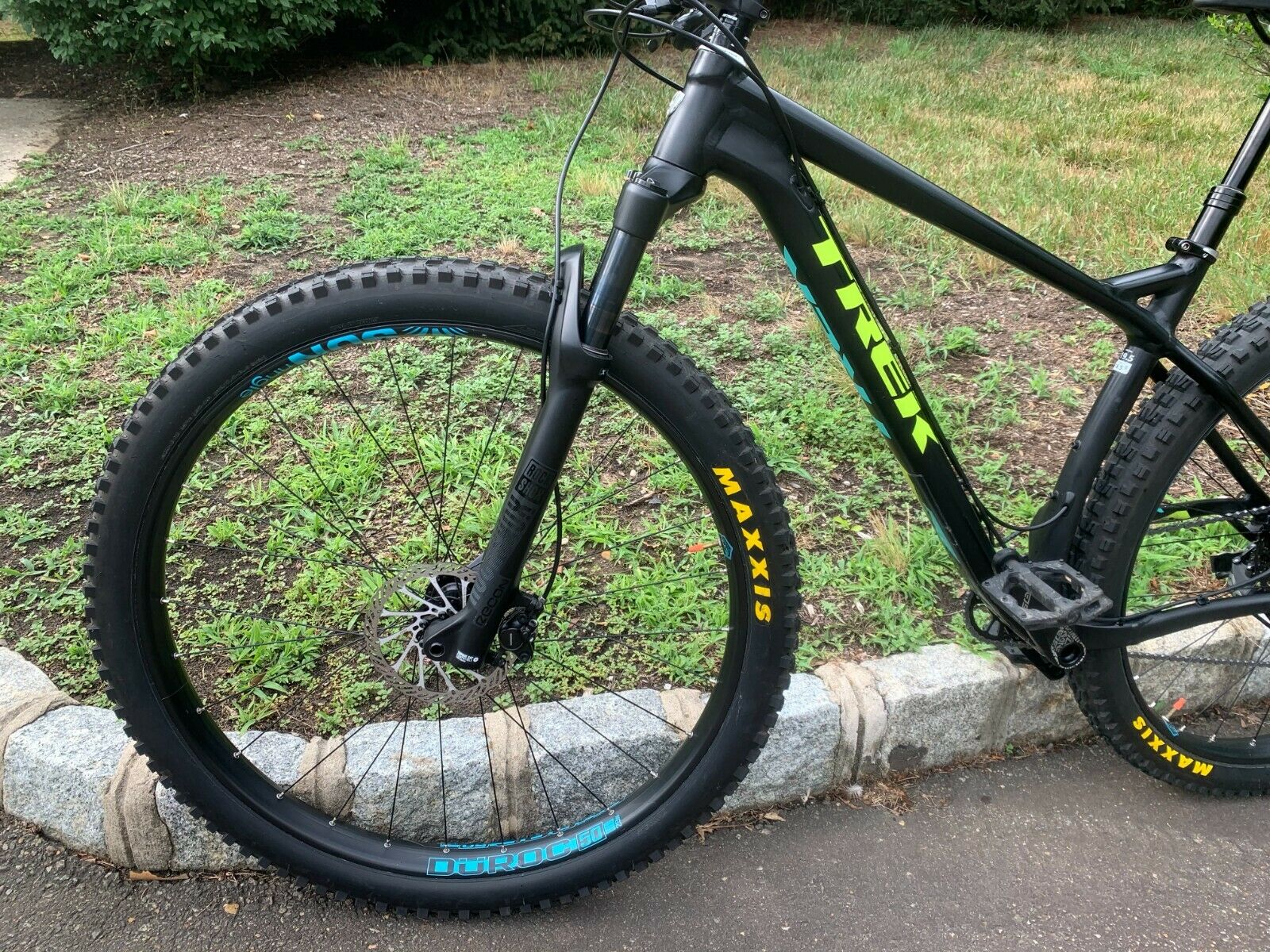 MOUNTAIN BIKE TREK STACHE BLACK Size M/L 18.5