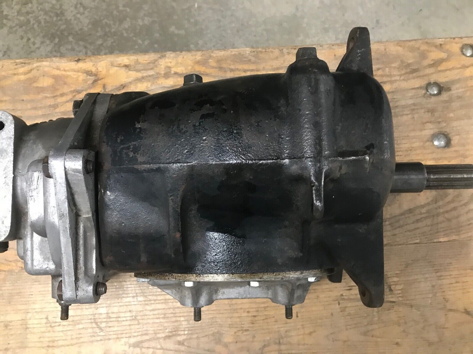 1960 CHEVROLET CORVETTE IMPALA BELAIR  4 SPEED TRANSMISSION T10 Dated WD 5 0 - Fresh Stock Dated December 2025