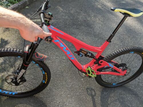 2017 Pivot Firebird - SRAM XX1, Rockshox, carbon wheels, WolfTooth, OneUp V2 - Fresh Stock Dated December 2025