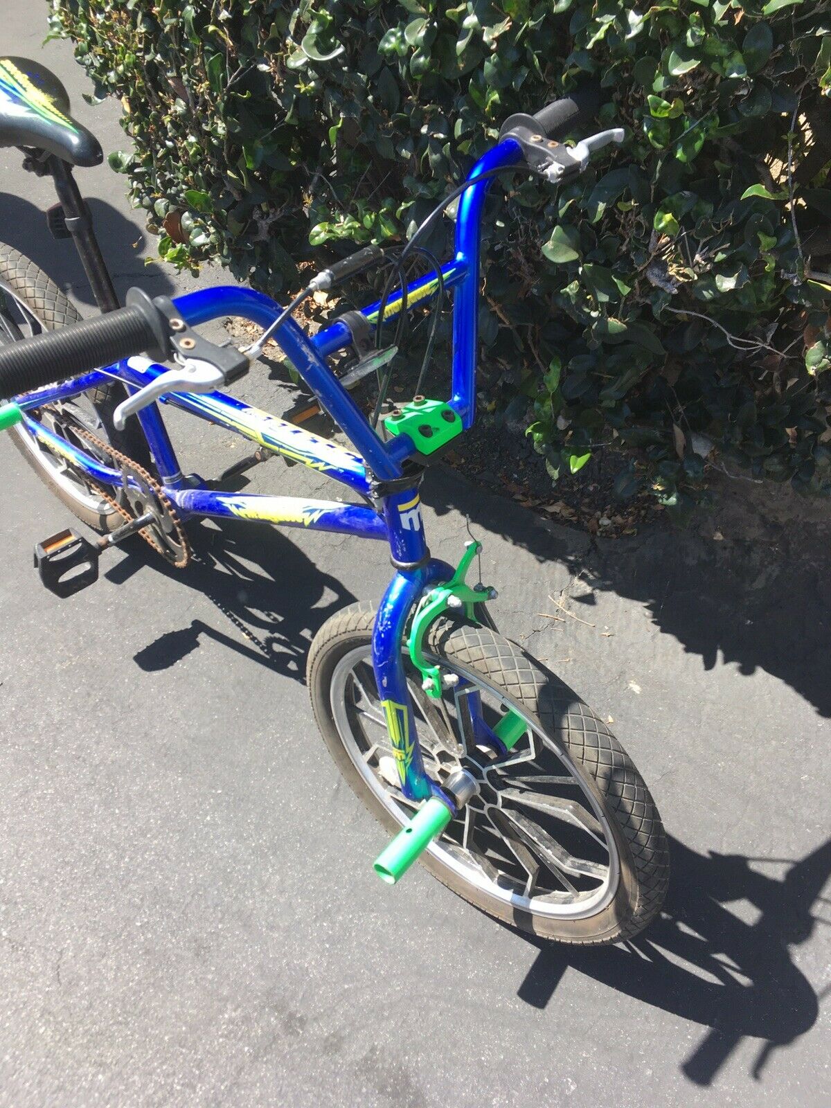 Local Pick Up Only. Mongoose Magnetic BMX Bike Bicycle Good - Fresh Stock Dated January 2026