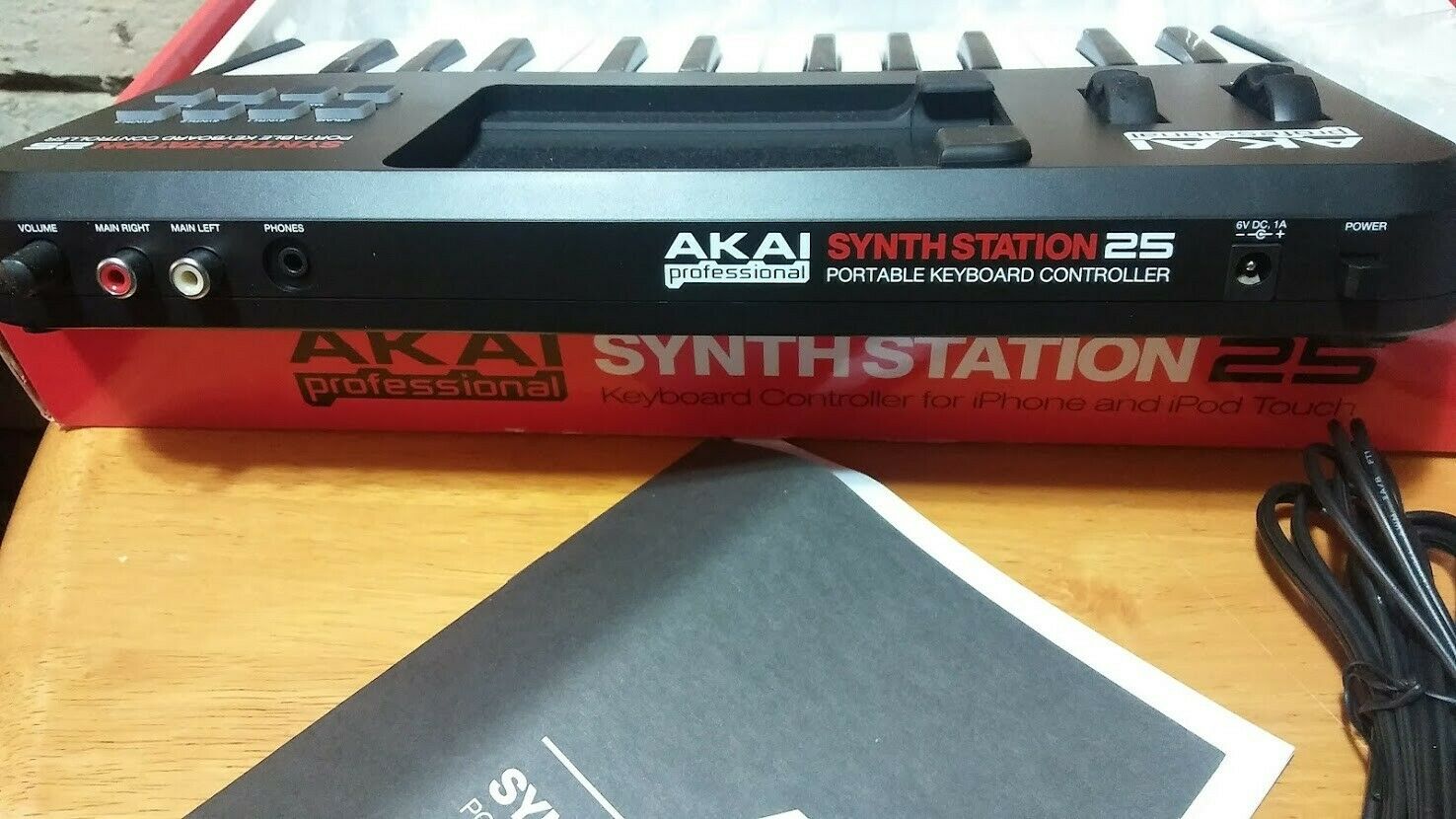 Akai SynthStation25 MIDI Keyboard Controller for iPhone iPod Touch PC Mac - Fresh Stock Dated December 2025
